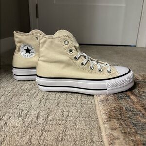 Platform CONVERSE NWOT. US size 7.